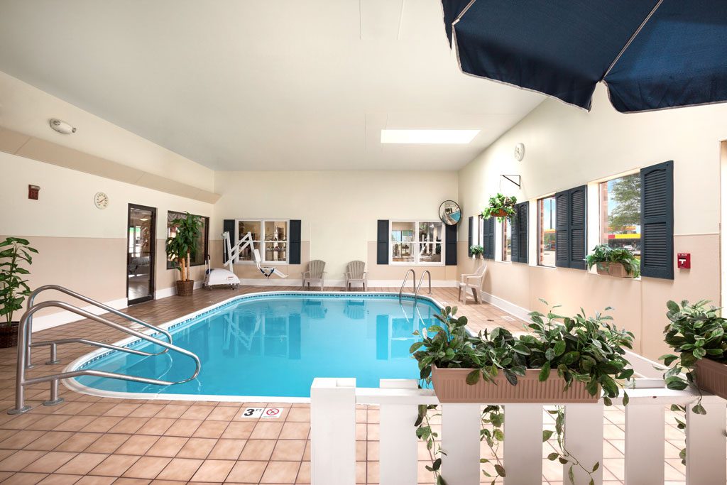 Days-Inn-Pool