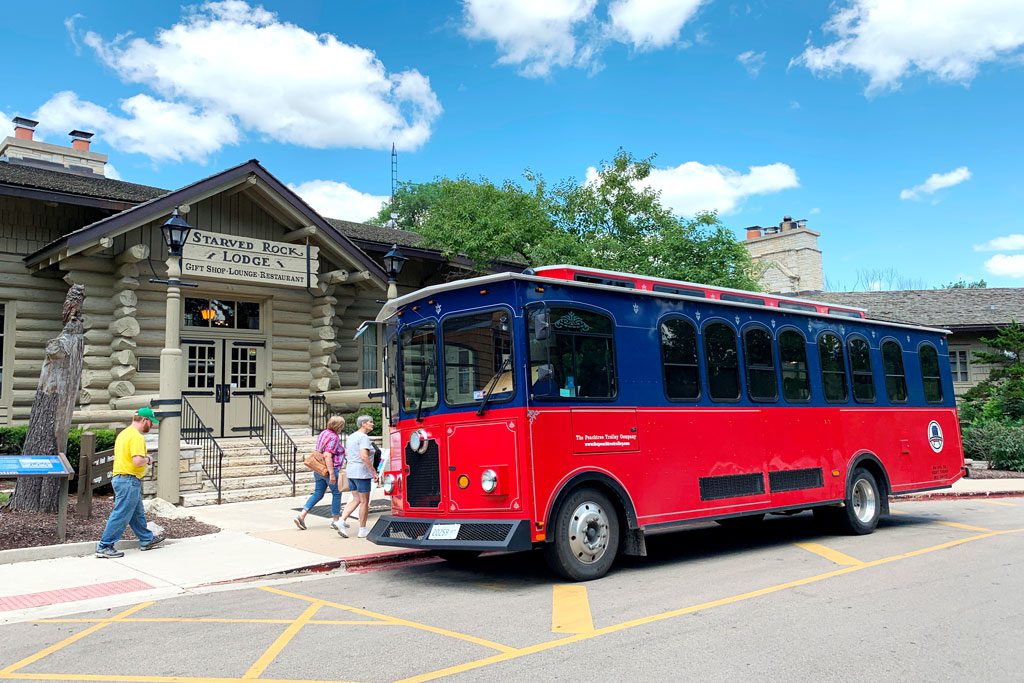 Starved-Rock-Lodge-Entrance-Trolley