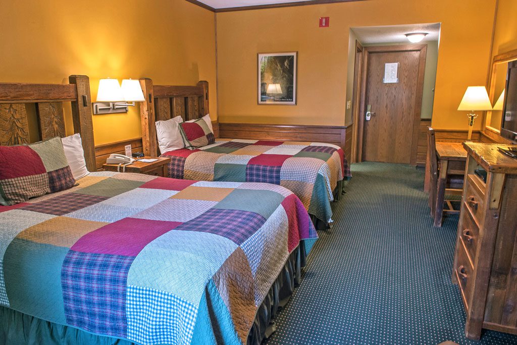 Starved-Rock-Lodge-Queen-beds
